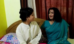 Indian grey aunty boobs show